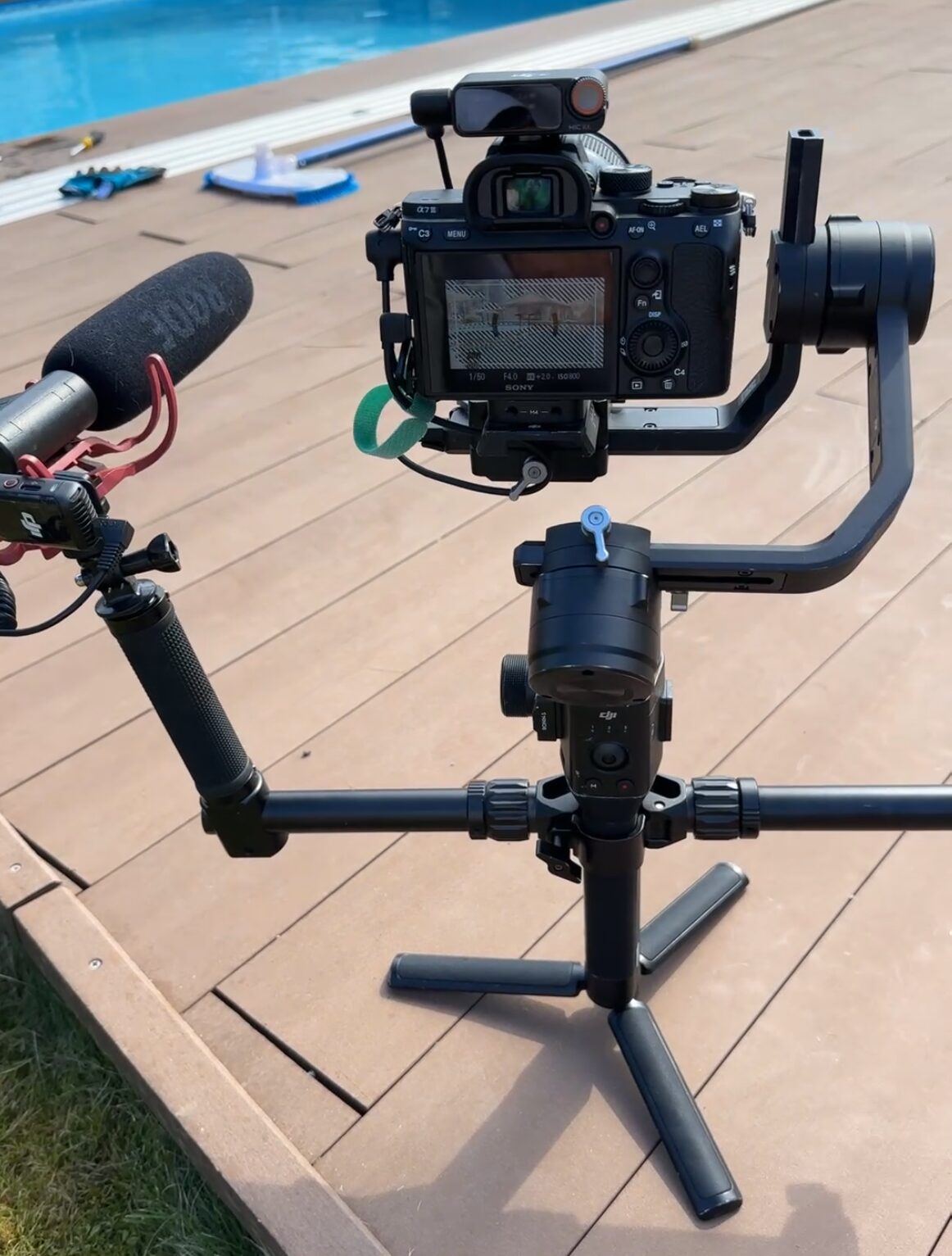 Configuration pour un mariage : appareil sur stabilisateur, avec micro